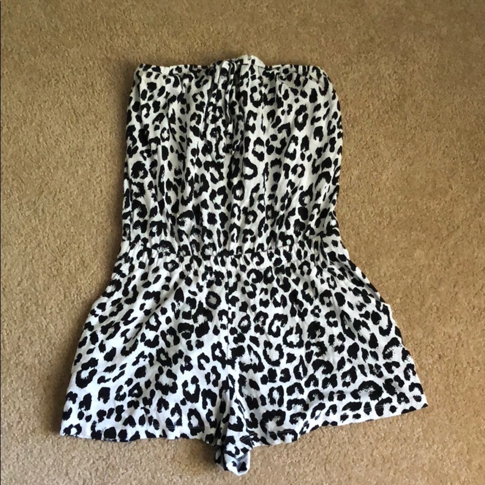 Express Romper cheetah print black & white Small